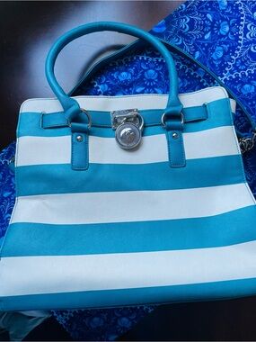 🩵mK Cavas Stripe purse🩵